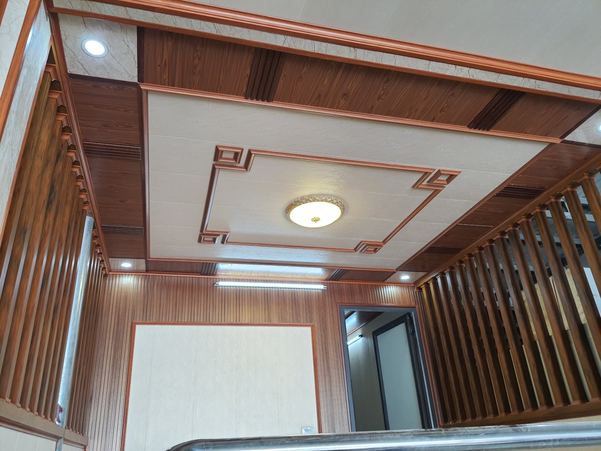 Ốp Trần Nhà  – Ốp Tường Thẩm Mỹ, Bền Bỉ | Thi Công Trọn Gói, Uy Tín