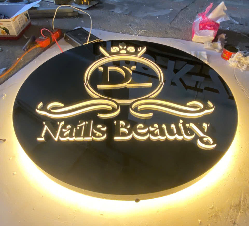 Chữ Inox Có Đèn LED NAIL BEAUTY