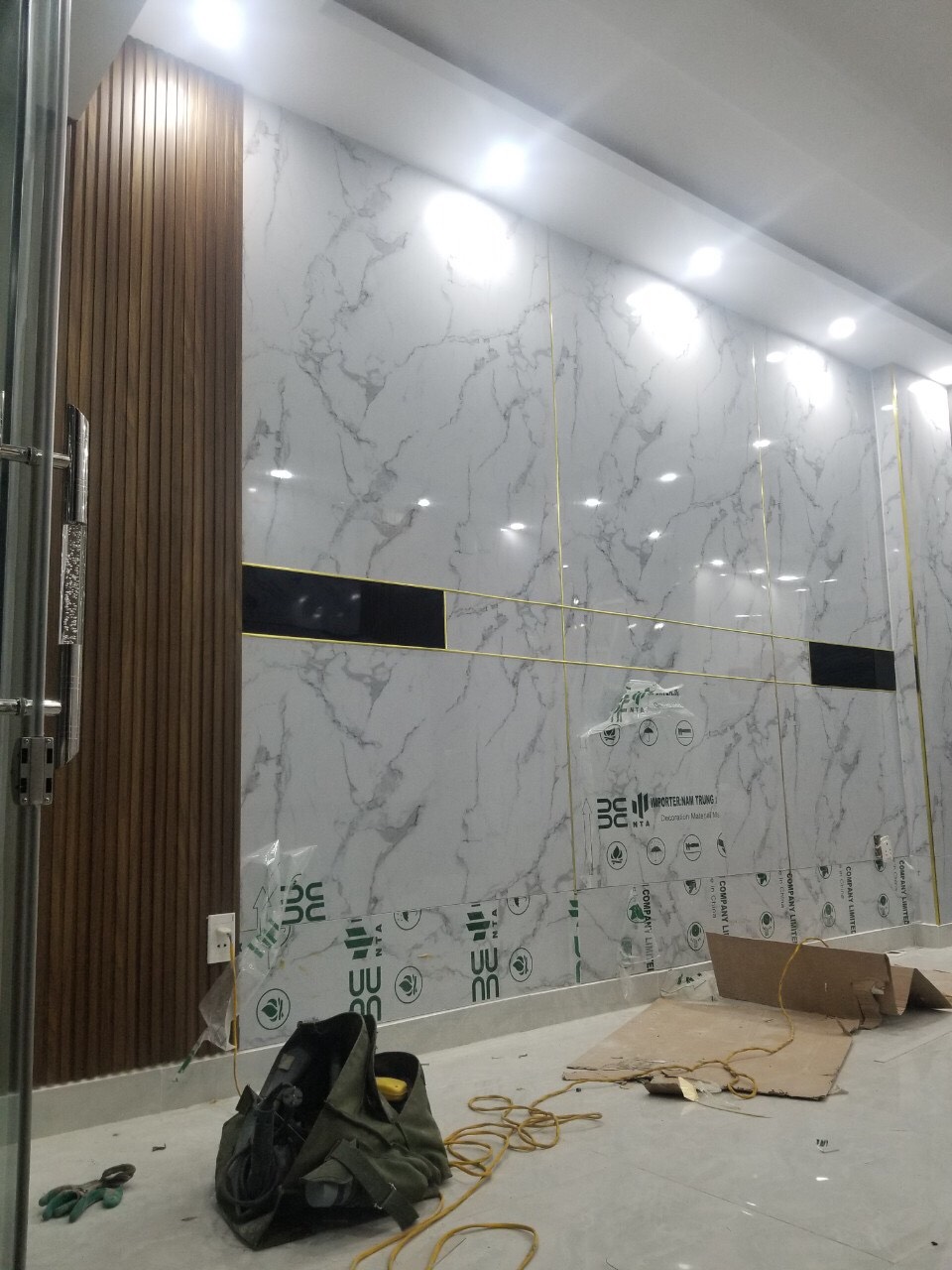 Ốp vách vân đá - Quảng cáo Nguyên Khôi