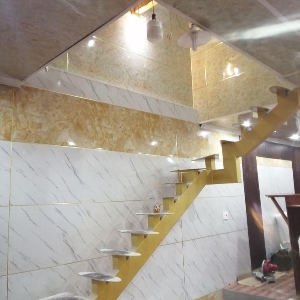 Thi công ốp tường,trang trí cầu thang