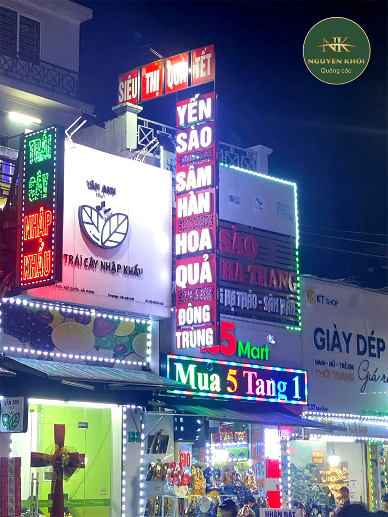 Biễn vẫy treo cửa hàng Yến Sào – Đông Trùng Hạ Thảo