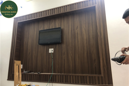 Ốp tường gỗ - Cải tạo phòng khách - Quảng cáo Nguyên Khôi
