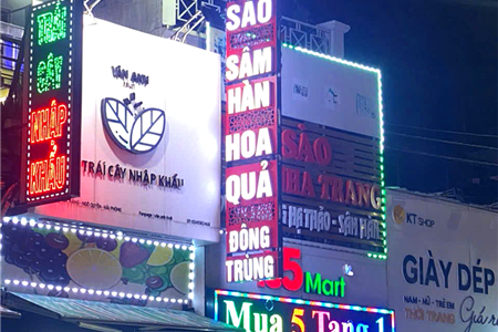 Biễn vẫy treo cửa hàng Yến Sào – Đông Trùng Hạ Thảo
