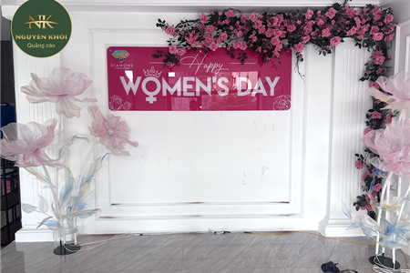 Biễn vẫy treo Happy Women's Day