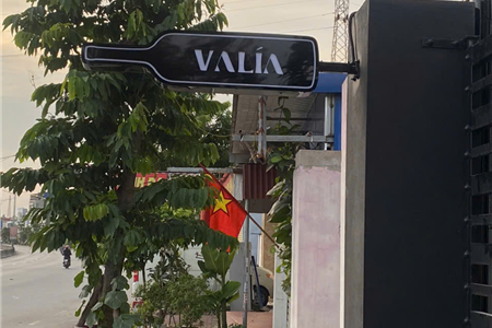 Biễn vẫy treo Valia